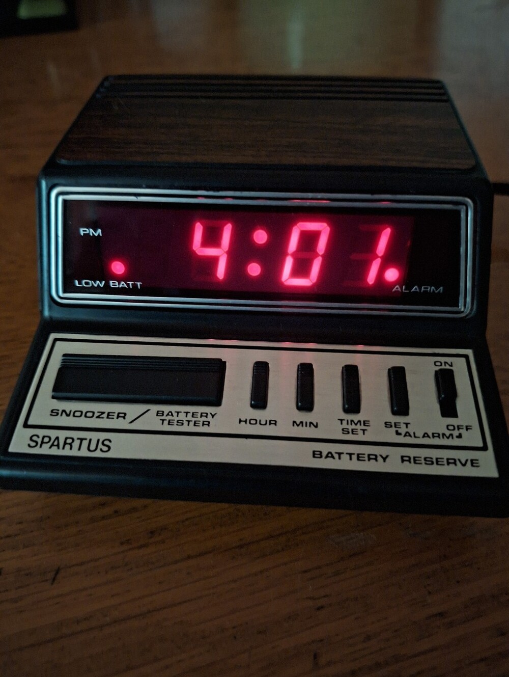 Vintage Spartus Neptune Apollo Alarm Clock Model 1104 Classic Woodgrain